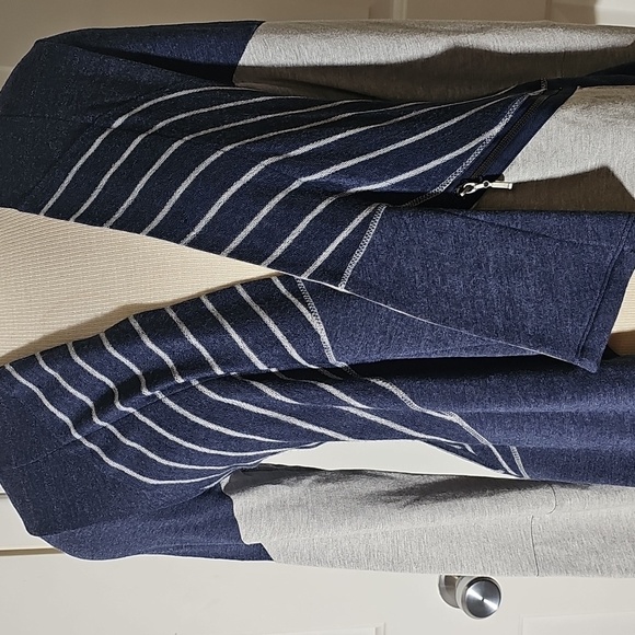 People Like Frank Open Women's Navy & Gray Striped Sweater. USA. - Picture 2 of 8